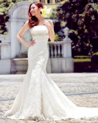Satin Blonder Beading Blomst Krusning Stroppelos Domstol Tog Havfrue Brudekjoler Bryllupskjoler