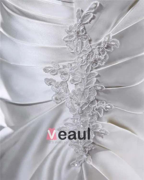 Elegant Satin Plisse Applique Halter Longueur Robe De Mariée Fourreau