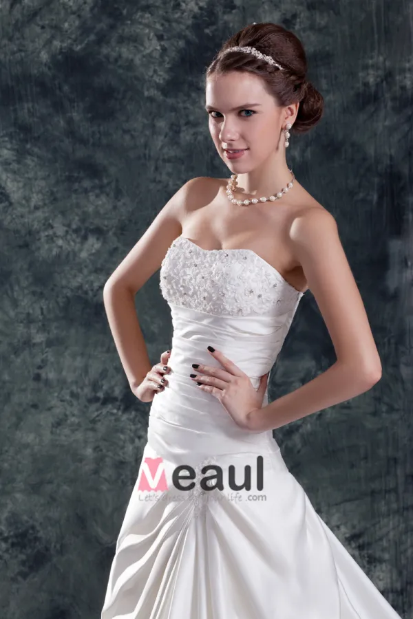 Satin A Volants Paillettes Sweetheart Les Trains Tribunal Robe De Mariée Fourreau