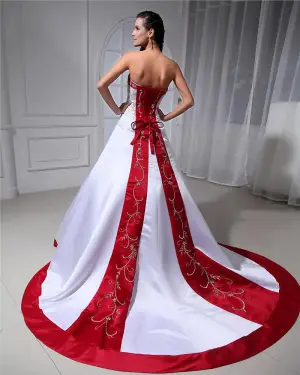 Balklänning Älskling Domstol Tåg Satin Bröllopsklänning Med Broderade Beading Paljetter
