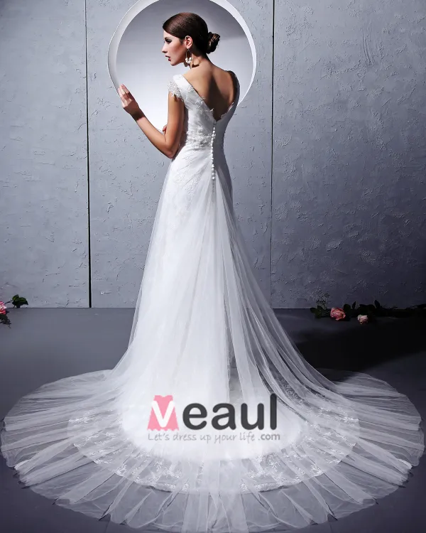 Volants De Dentelle De Fil De V-cou Train Chapelle Robes De Mariée Empire Sans Manches