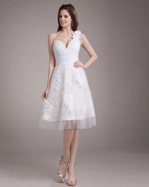 Applique Elegante Herisse Un Genou Longueur Satin Mini Robe De Mariage De Fil De L Epaule