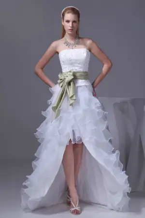 Mote Blonder Sateng Organza Silke Bowknot Stroppelos Asymmetrisk Korte Mini Brudekjoler Bryllupskjoler