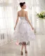 Blumen-tulle Charmeuse Sleeveless Schatz Kurz Brautkleider