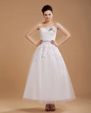Fleurs Appliquees Amoureux De Tulle Manches Mini Robes De Mariée Courte