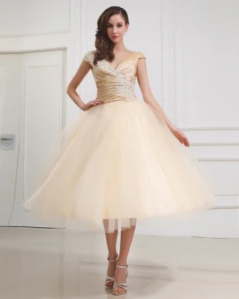 V Neck Embroidery Short Bridal Gown Wedding Dress