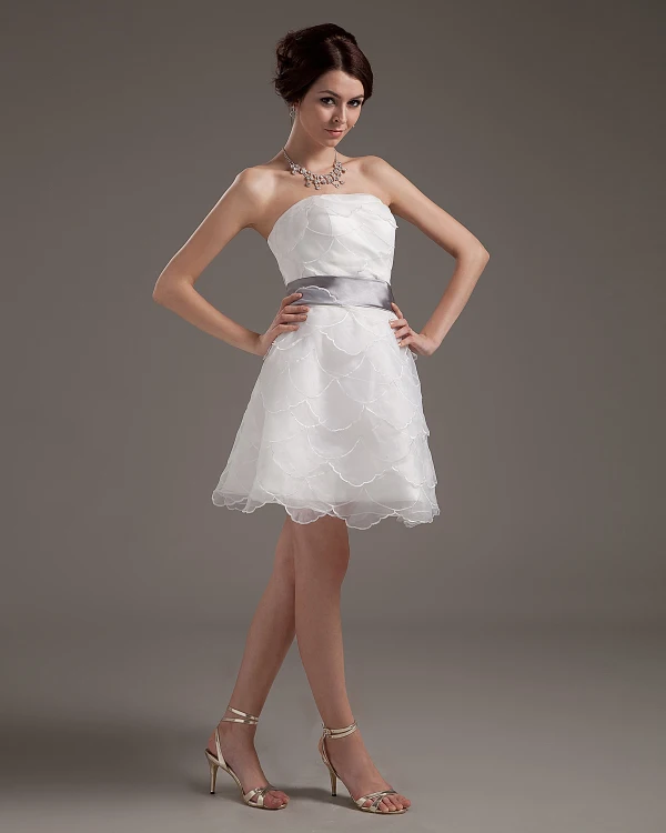 Yarn Layered Ruffle Strapless Short Bridal Gown Wedding Dress Yarn Layered Ruffle Strapless Short Bridal Gown Wedding Dress