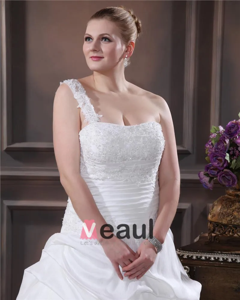 knee length dresses for ladies Ethereal Plus Size Lace Wedding Dress with Slit and Train – LA121 –  Viniodress main image 1