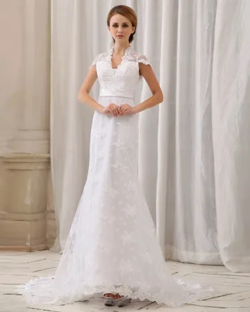 Beau Collier De Train Chapelle Robe En Dentelle De Mariée Fourreau Mandarin