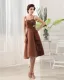 Decollete Bretelles Sans Manches Longueur Genou Satin Plisse Perles Fleur Robe De Demoiselle D'honneur A-ligne