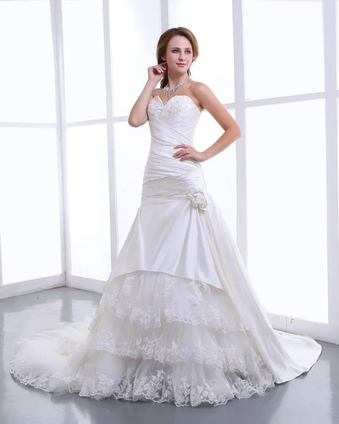 Volanger Garn Satin Blonder Applikerte Blomster Kjaereste Katedralen Tog Havfrue Brudekjoler Bryllupskjoler