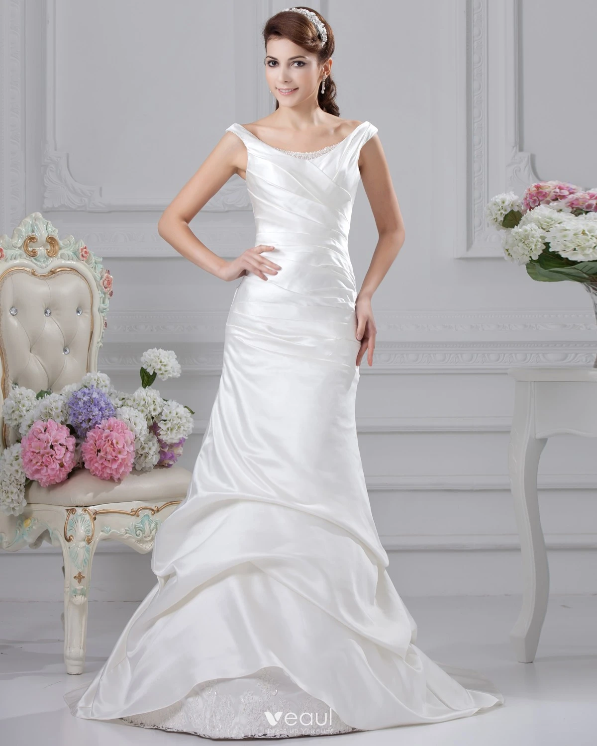 De L epaule Ondule Etage Longueur Satin Robe De Mariee Fourreau