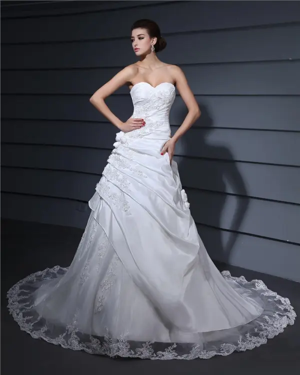 Sweetheart Neckline Applique Court A-Line Bridal Gown Wedding Dress