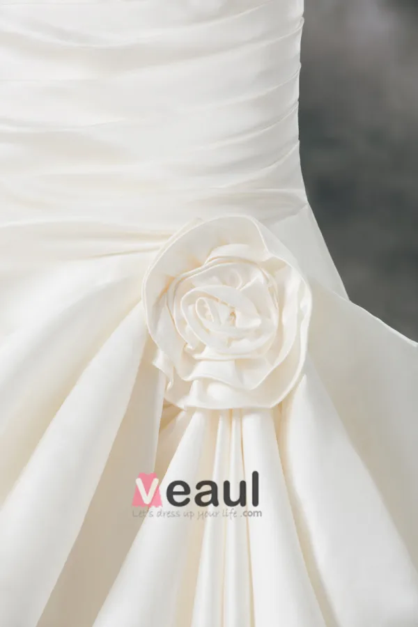 Satin A Volants Fleur De Train De Cour De Robe De Mariée Fourreau Bustier