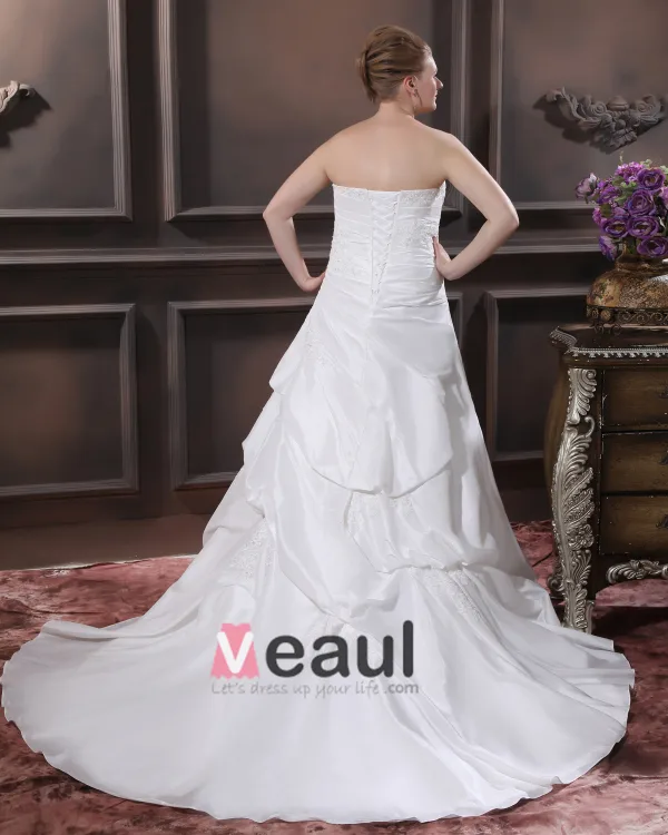 A-ligne Bretelles En Taffetas Broderies De Perles Plus La Robe De Mariage De Taille