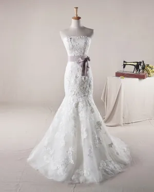 Anmutigen Sicke Applique Gurtentwurf Trägerloses Tulle Hochzeitskleid