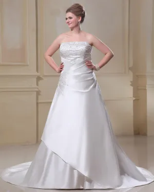 Place Une Ligne Sans Manches En Satin De Broderie De Balayage Plus La Robe De Mariage De Taille