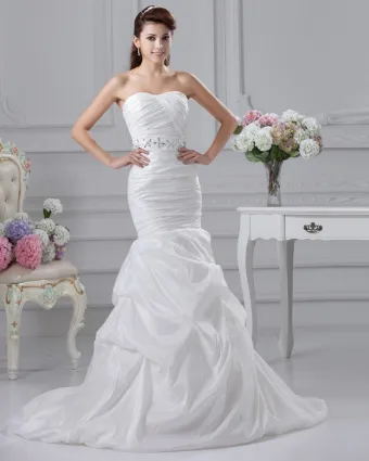 Charmeuse De Perles Ruffle Cour Nuptiale Sans Bretelles Une Ligne Robe De Mariage De Robe