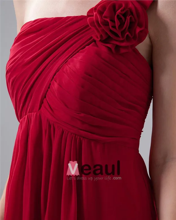 Une Ruche De Fleur-de-chaussee Robe De Demoiselle D'honneur De Mousseline De Soie Longueur D'epaule