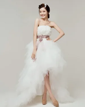 Satin Tulle Perlant Sans Bretelles De Fleur Gradins De Grande Longueur Mini Robe Asymetrique Bas De Mariage