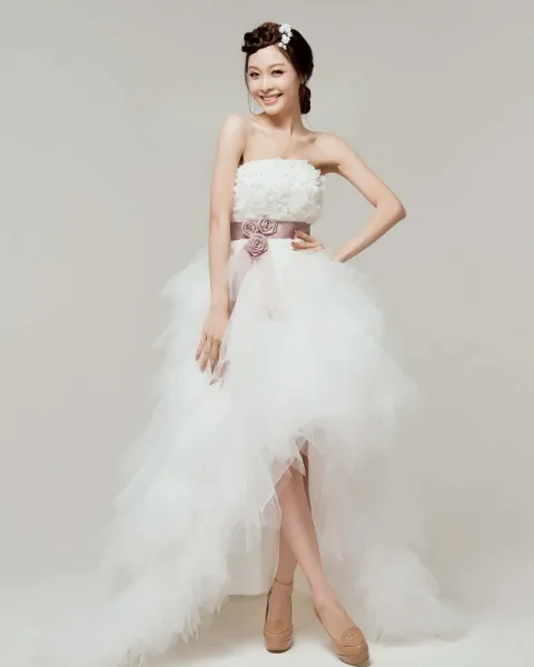 Alto Vestido De Novia De Satén Sin Tirantes De Encaje De Tul Flor Abalorios Longitud Asimétrica Por Niveles Bajos De Mini