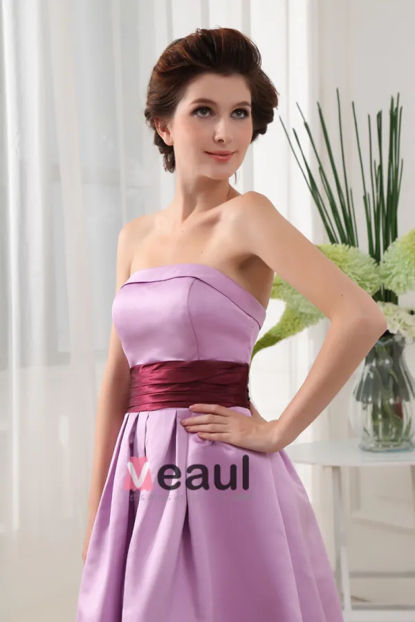 Genou Longueur Decollete Bustier Sans Manches En Satin Plisse Une Ligne Robe De Demoiselle D'honneur