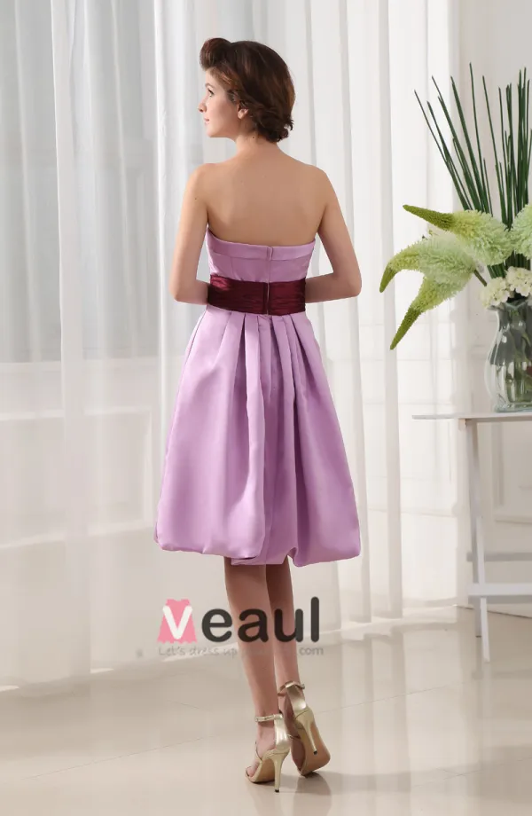 Genou Longueur Decollete Bustier Sans Manches En Satin Plisse Une Ligne Robe De Demoiselle D'honneur