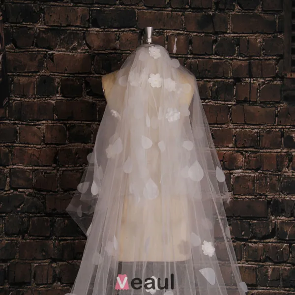 Tailing Super Long White Lace Flowers Veil Soft Yarn Material