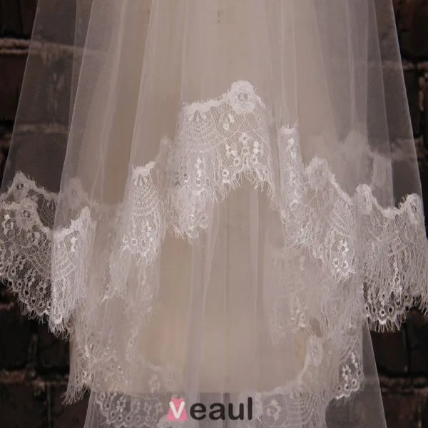 Long Tailing Dentelle Voile Laiteux Materiau De Fil Souple