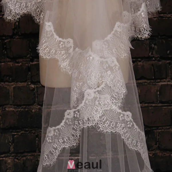 Long Tailing Dentelle Voile Laiteux Materiau De Fil Souple
