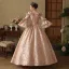Vintage / Originale Médiévale Gothique Rougissant Rose Perle Paillettes Faux Diamant Robe De Bal 2024 Robe Boule Encolure Carrée Manches de cloche Longue Promo Robe De Ceremonie