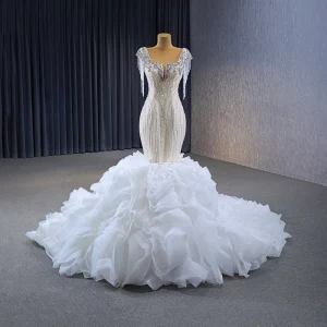 Luksus Hvit Beading Dusk Rhinestone Paljetter Gripende Ruffles Brudekjoler 2023 Trompet Havfrue Firkantet Hals Uten Ermer Ryggløse Chapel Train Bryllup
