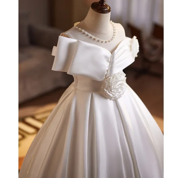 Elegant White Pearl Flower Satin Wedding Flower Girl Dresses 2026 Ball Gown Off-The-Shoulder Short Sleeve Floor-Length / Long