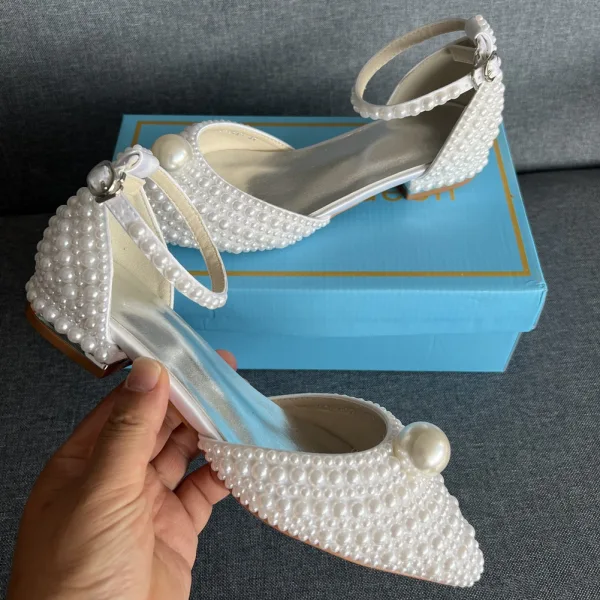 Élégant Ivoire Perle Plate Chaussure De Mariée 2024 Bride Cheville À Bout Pointu Mariage Sandales