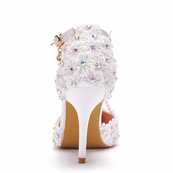 Charmant Blanche En Dentelle Fleur Perle Chaussure De Mariée 2022 T-Strap Faux Diamant 9 cm Talons Aiguilles À Bout Pointu Mariage Talons Hauts