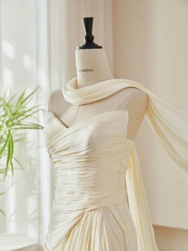Light Ivory Split Front Trumpet / Mermaid Wedding Dresses 2026 Strapless Sleeveless Backless Sweep Train