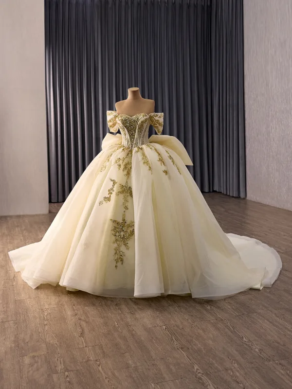 Luxury / Gorgeous Champagne Beading Sequins Wedding Dresses 2026 Ball Gown Off-The-Shoulder Short Sleeve Backless Bow Chapel Train
