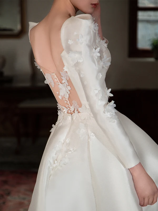 High-end Ivory Satin Appliques Winter Wedding Dresses 2023 Square Neckline A-Line Long