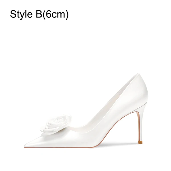 Elegante Ivory / Creme Applikationen Leder Satin Brautschuhe 2024 Knöchelriemen 8 cm Stilettos Spitzschuh Hochzeit Pumps Hochhackige