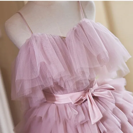 Charmant Rougissant Rose Volants en Cascade Robe De Bal 2024 Robe Boule Bretelles Spaghetti Sans Manches Dos Nu Noeud Ceinture Train De Balayage Promo Robe De Ceremonie