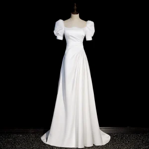 Simple Blanche Satin Robe De Bal 2022 Princesse Encolure Carrée Gonflée Manches Courtes Noeud Dos Nu Tribunal Train Promo Robe De Ceremonie