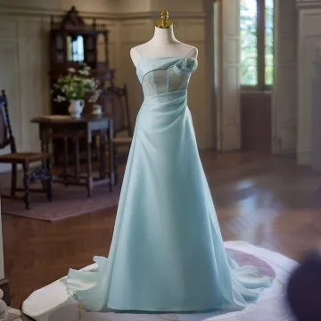 Charmant Bleu Ciel Satin Robe De Bal 2024 Princesse Bustier Sans Manches Dos Nu Train De Balayage Promo Robe De Ceremonie