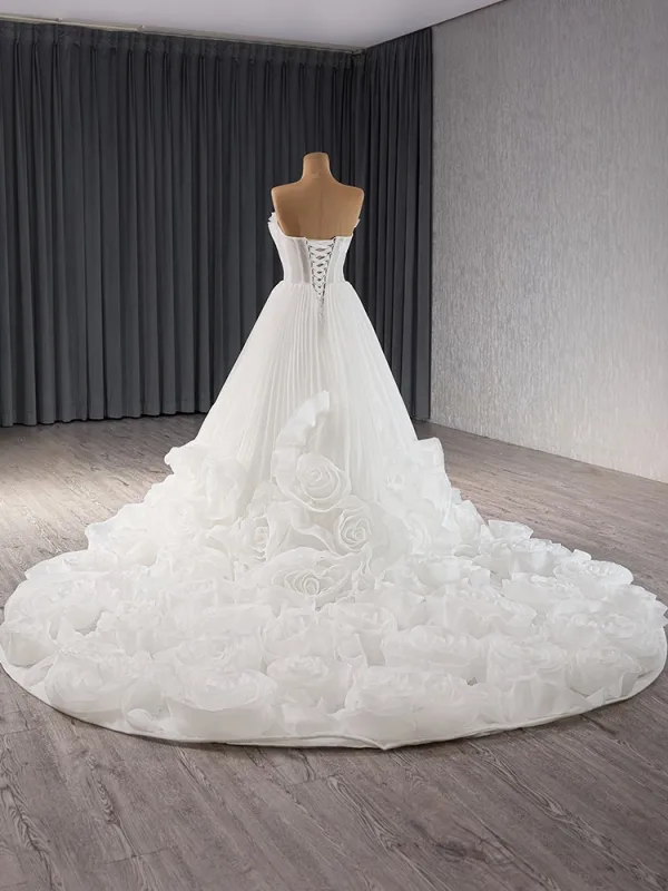 High-end White Flower Pleated Wedding Dresses 2024 A-Line / Princess Strapless Sleeveless Chapel Train Tulle Wedding
