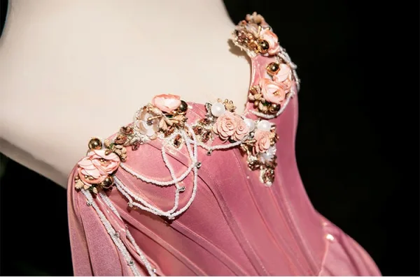 Schöne Rosa Perlenstickerei Applikationen Ballkleider 2025 A Linie Off Shoulder Ärmellos Rückenfreies Sweep / Pinsel Zug Ball Festliche Kleider