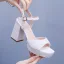 Élégant Blanche Perle Chaussure De Mariée 2025 9 cm Talons Épais Peep Toes / Bout Ouvert Mariage Sandales Talons Hauts