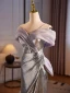 Glitzernden Silber Gespaltete Front Pailletten Abendkleider 2024 Meerjungfrau One-Shoulder Ärmellos Rückenfreies Sweep / Pinsel Zug Abend Festliche Kleider