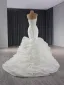 Sexy Haut de Gamme Blanche Perle Faux Diamant Volants en Cascade Robe De Mariée 2024 Trompette / Sirène Bustier Sans Manches Dos Nu Train De Balayage Mariage