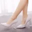 Charmant Blanche Perle En Dentelle Fleur Cristal Chaussure De Mariée 2023 7 cm Talons Épais À Bout Pointu Mariage Escarpins Talons Hauts