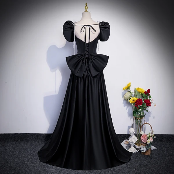 Élégant Noire Faux Diamant Gland Satin Robe De Bal 2023 Princesse Encolure Carrée Manches Courtes Dos Nu Noeud Longue Promo Robe De Ceremonie