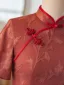 Chiński Styl Vintage Czerwone Długość Herbaty Cheongsam 2024 Syrena / Rozkloszowane Wysokiej Szyi Kótkie Rękawy